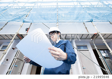 建設現場の男性 住宅・アパート・マンション 建設現場の男性 住宅・アパート・マンション 21995646