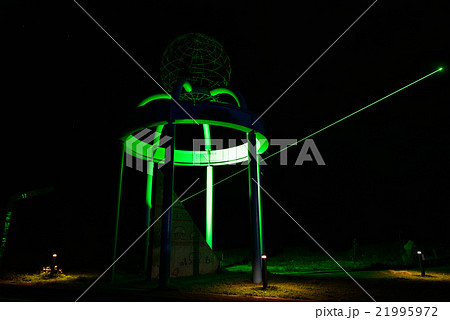 西表島の子午線モニュメントのレーザービーム 21995972