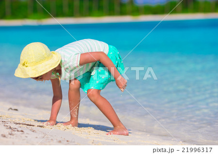 Adorable little girl at beach during summer Adorable little girl at beach during summer 21996317