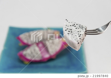 カットされたドラゴンフルーツの果肉 カットされたドラゴンフルーツの果肉 21997840