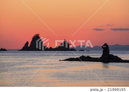 静岡県西伊豆町　大田子浜海岸の夕焼け 21999195