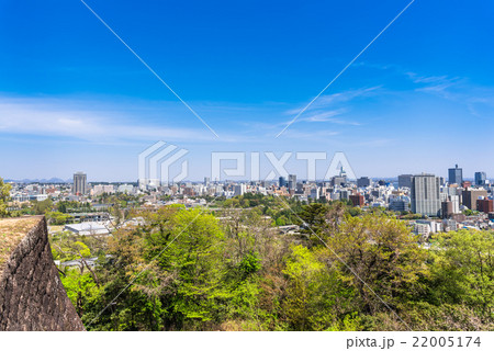 仙台城跡から眺める仙台の町並み 22005174