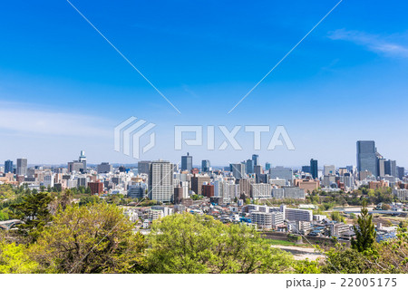 仙台城跡から眺める仙台の町並み 22005175