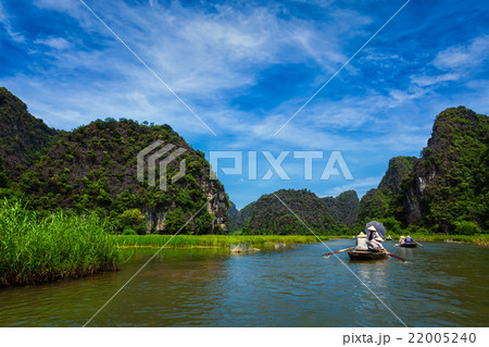 Tourists on boats in Vietnam 22005240