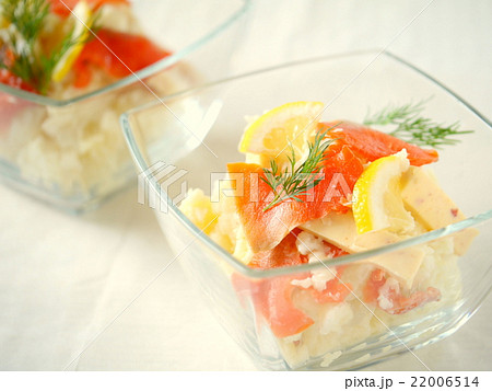 スモークサーモンのポテトサラダ　　（横位置） 22006514