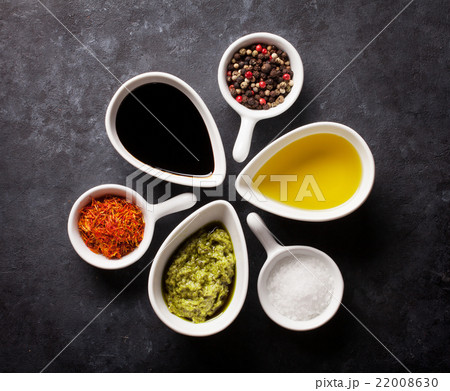 Condiments and spices Condiments and spices 22008630