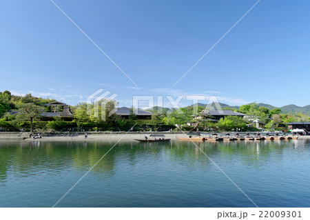 京都嵐山 新緑の桂川 京都嵐山 新緑の桂川 22009301