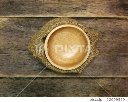 bowl in gunny bag on wood background 22009549