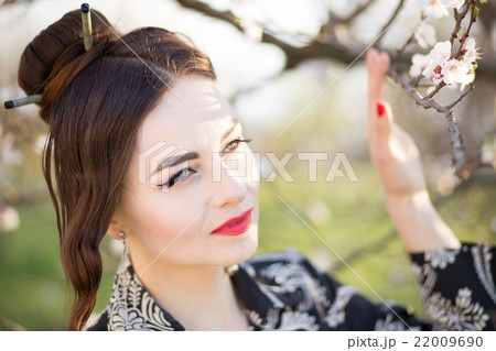 Beautiful young woman with japanese style make-up 22009690