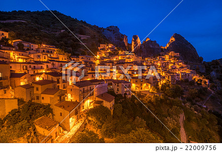 Castelmezzano at night, Basilicata, Italy 22009756
