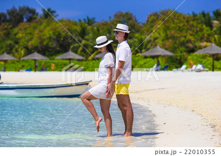Young happy couple on white beach at summer 22010355