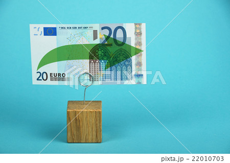 Euro stagnation illustrated over blue 22010703