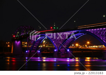 Night View of the Peace Bridge 22013163