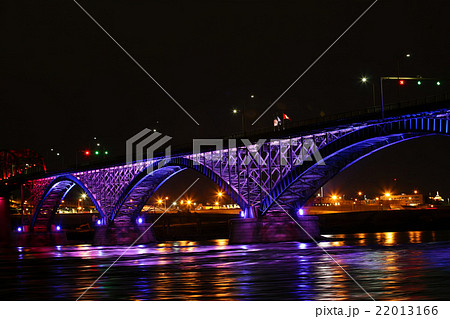 View of the Peace Bridge at night 22013166