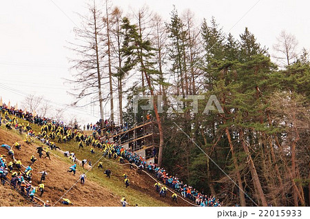 御柱祭　下社の木落とし（長野県諏訪市） 22015933