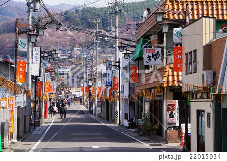 御柱祭時の下諏訪駅前のオルゴール通り(長野県諏訪市） 22015934