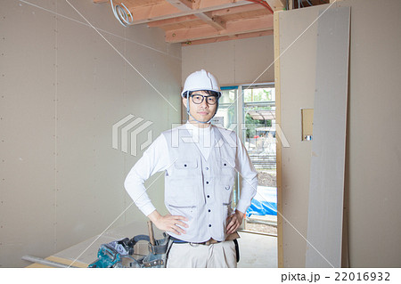 建築現場の作業員　内装工事 22016932