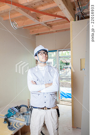 建築現場の作業員　内装工事 22016933