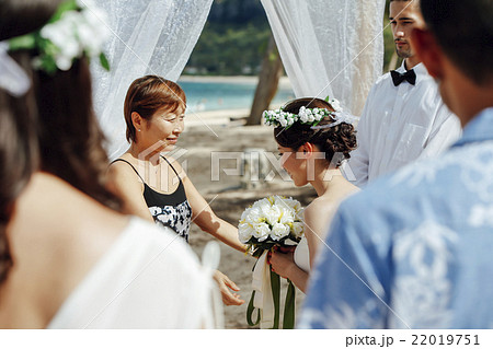 ハクレイを受け取る新婦 22019751