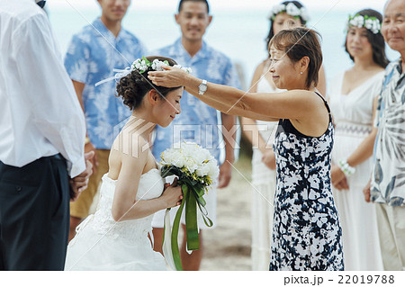 ハクレイを受け取る新婦 22019788