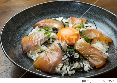 カンパチの漬け丼 22021957