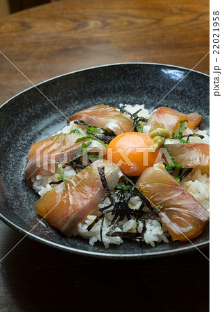カンパチの漬け丼 22021958