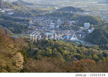 伊豆の国葛城山から長岡温泉街望む 22023239
