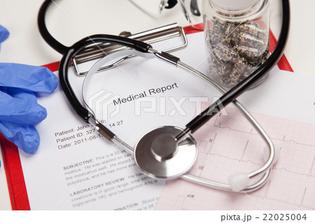 Medical report and cardiogram 22025004