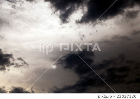 night sky , clouds 22027320