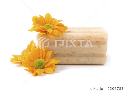 natural soap and flowers 22027834