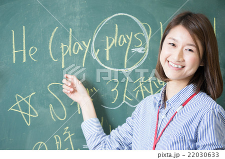 女性教師・黒板 22030633