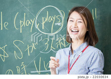 女性教師・黒板 22030634