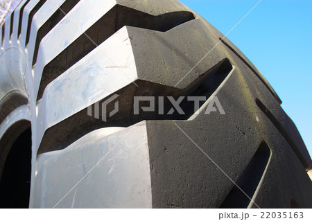 大型重機のタイヤ（味噌川ダム） 22035163