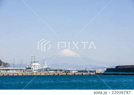 焼津港から駿河湾と富士山を臨む1 焼津港から駿河湾と富士山を臨む1 22036787