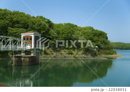 多摩湖のシンボル・村山取水塔 22038031