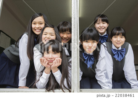 窓際の生徒達 22038461