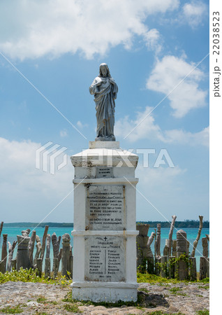 カトリック教徒の記念碑 (ニュー・カレドニア、イル・デ・パン) カトリック教徒の記念碑 (ニュー・カレドニア、イル・デ・パン) 22038523