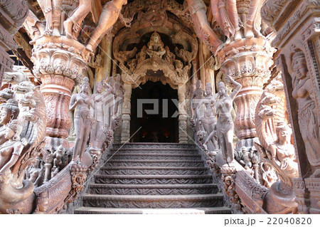 タイ王国　パタヤ (サッチャタム寺 タイのサクラダファミリア) 22040820