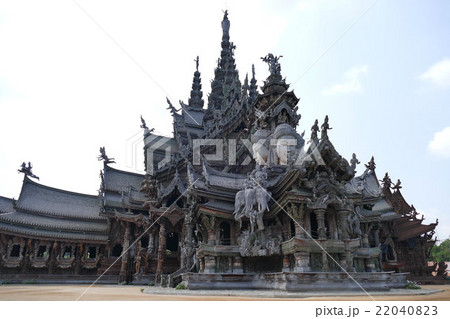 タイ王国　パタヤ (サッチャタム寺 タイのサクラダファミリア) 22040823