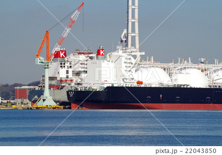 造船所のLNGタンカー 22043850