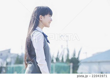 佇む女子学生 佇む女子学生 22043971
