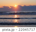 浜辺の日の出 22045717