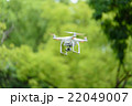 ドローン　フライト　森の中 22049007