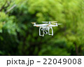 ドローン　フライト　森の中 22049008