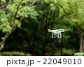 ドローン　フライト　森の中 22049010