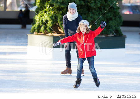 family ice skating family ice skating 22051515