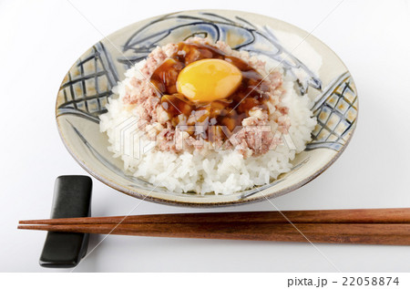 コンビーフハッシュライス甘辛醤油ダレ月見 コンビーフハッシュライス甘辛醤油ダレ月見 22058874