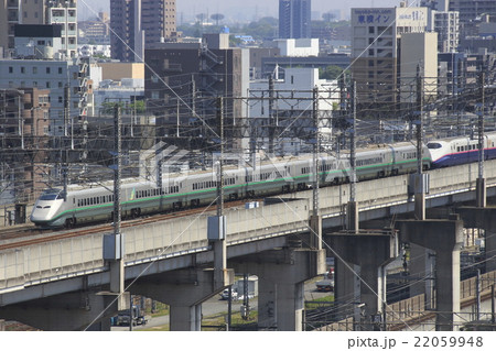大宮駅に到着する山形新幹線E3系2000番台（旧塗装） 22059948