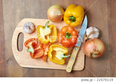 view with top of pepper onions and garlic view with top of pepper onions and garlic 22070119
