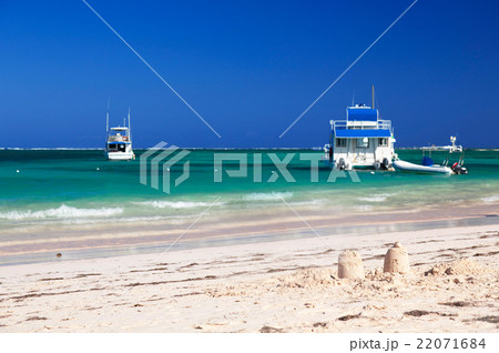 Caribbean sea with yachts 22071684